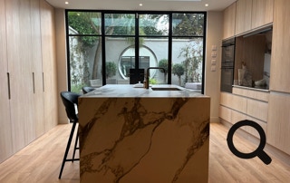 oak handleless kitchen